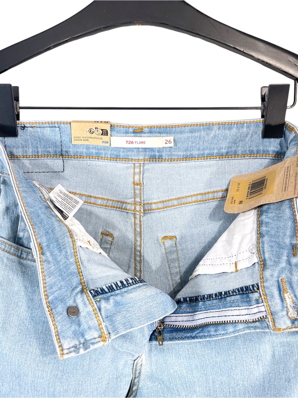 NWT Levi’s 726 Flare High Rise Jeans in Light Wash Denim Size W26 X L32 - Picture 5 of 7